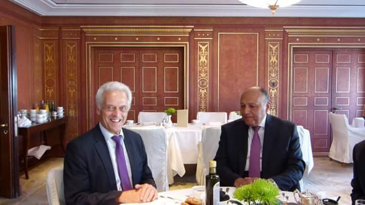 وزير الخارجية يلتقي برئيس لجنة التعاون الإقتصادي والتنموي بالبرلمان الألمانى