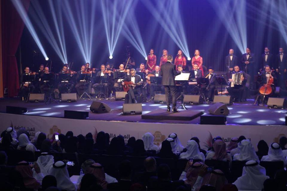 بالصور.. وحيد ممدوح يعيد الروح للعندليب في جدة