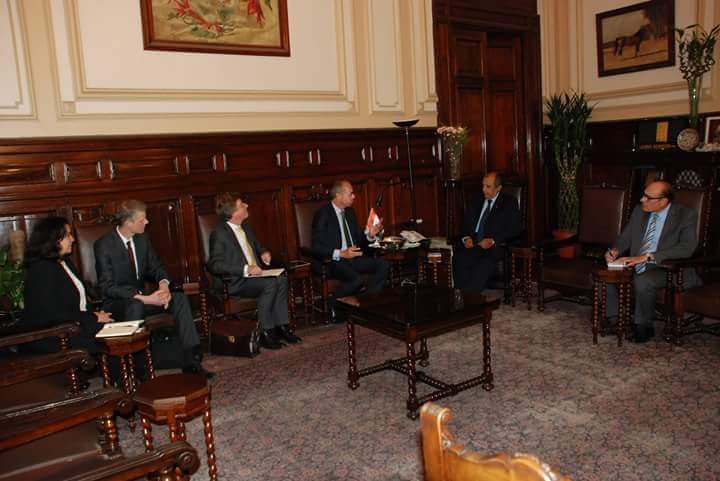 وزير الزراعة يبحث مع السفير الهولندي بالقاهرة سبل التعاون في المجال الزراعي بين الجانبين