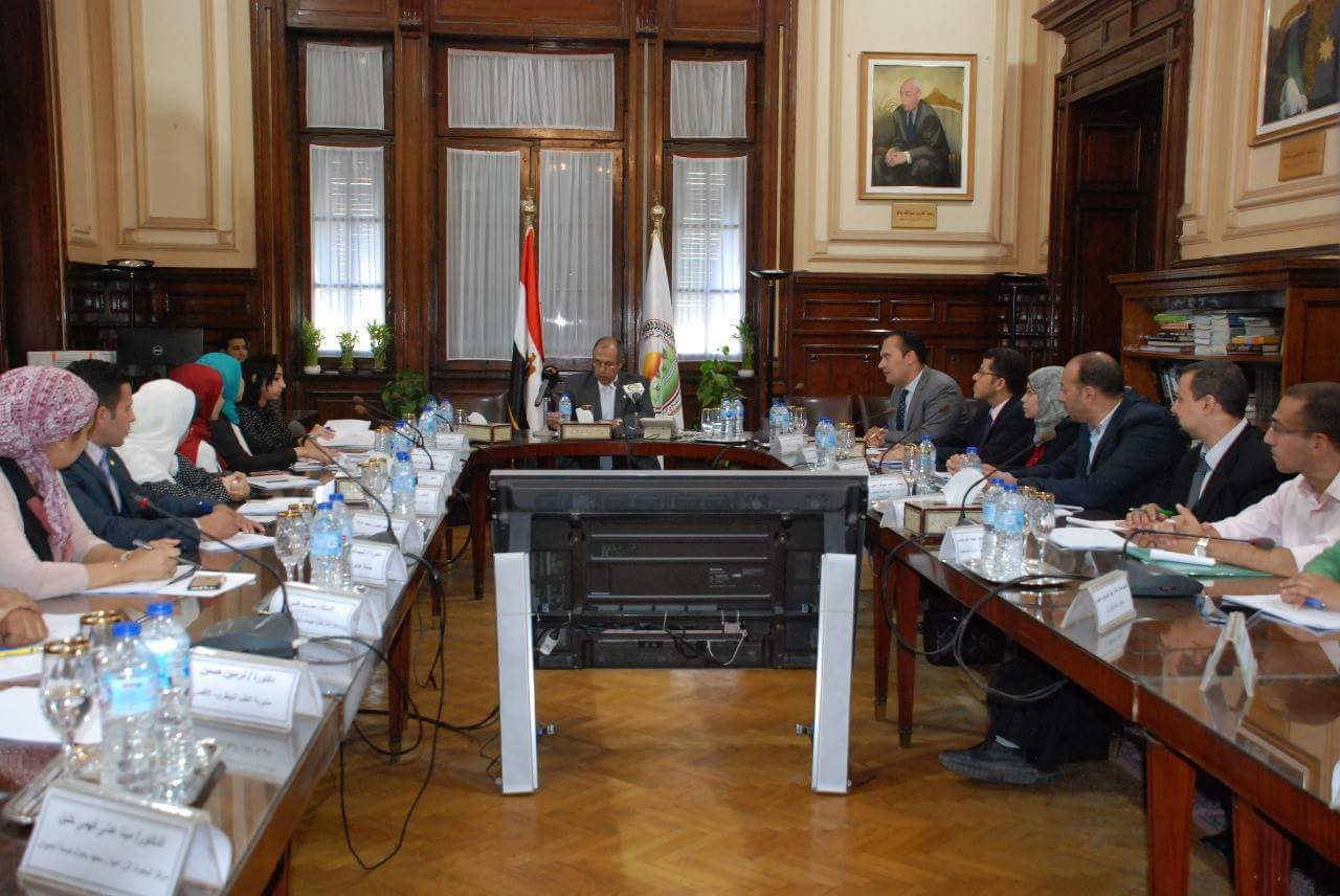 ​ ”أبوستيت”  يبحث مع الكوادر الشابة متابعة  المشروعات التنموية والزراعية التي تنفذها الوزارة