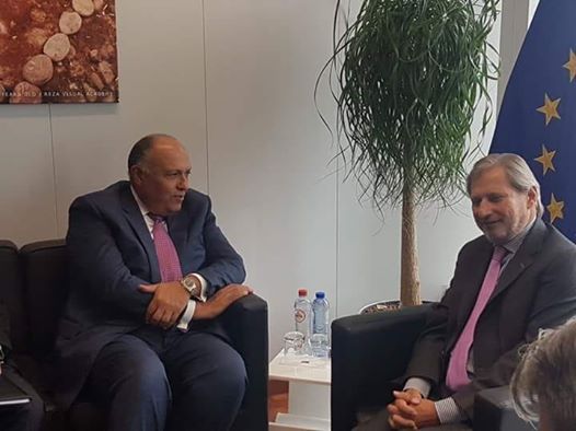 وزير الخارجية يلتقى مع المفوض الأوروبى لسياسة الجوار ومفاوضات التوسع فى بروكسل