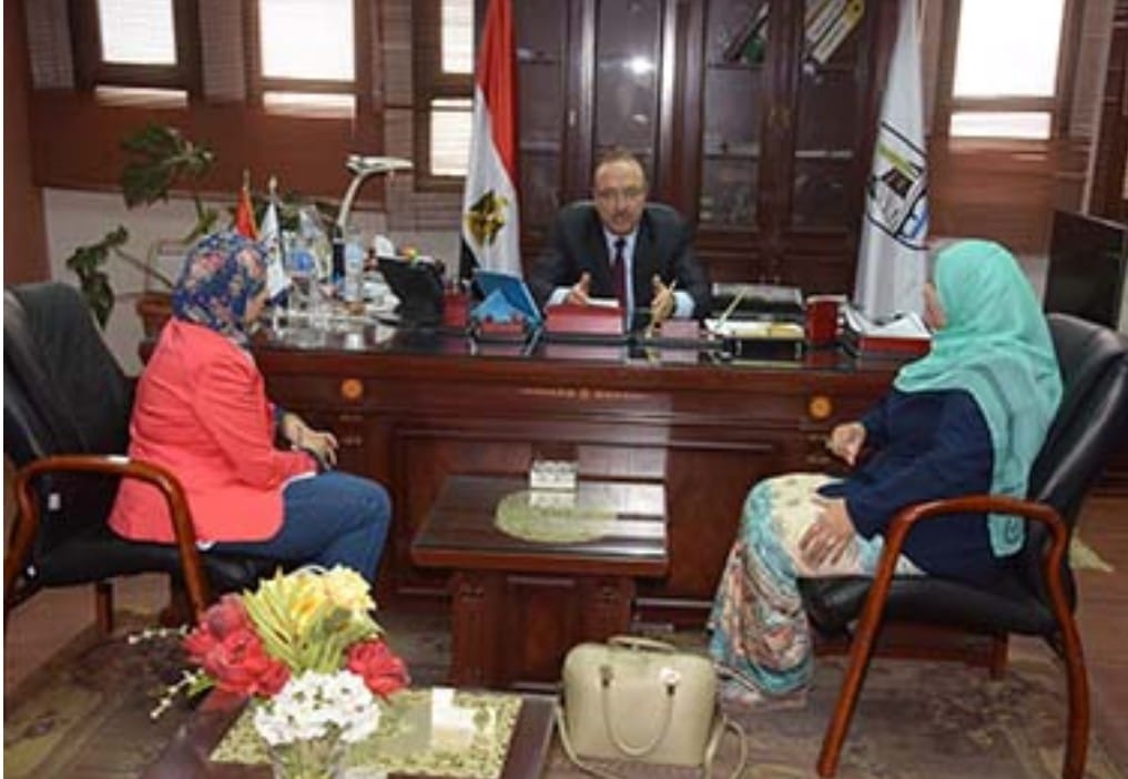 محافظ بني سويف يبحث سبل التعاون مع كلية الدرسات الإسلامية