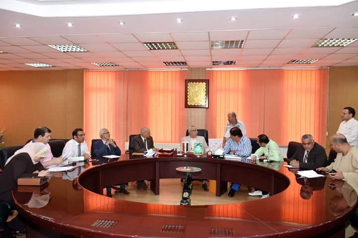 ٢٢ برلماني شرقاوي في لقاء مع المحافظ لإستعراض وحل مشاكل المواطنين