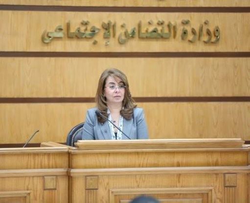 والى توجه فرق الاغاثة بالتواجد فى موقع حادث قطار ”المرازيق”