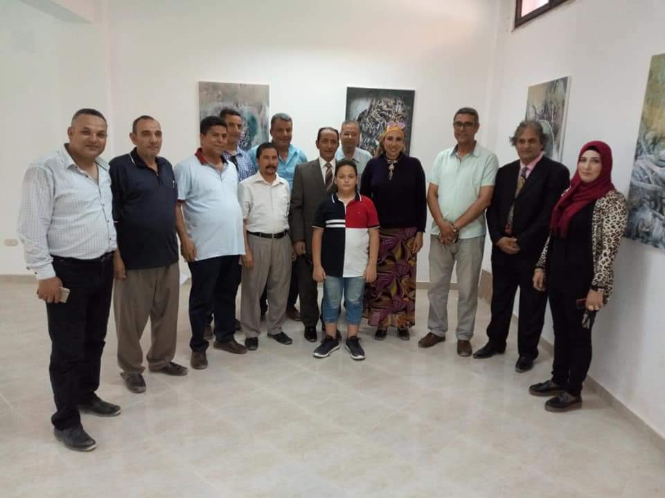 إفتتاح أول معرض فن تشكيلي بجامعة العريش للدكتورة” هند الصفتي”