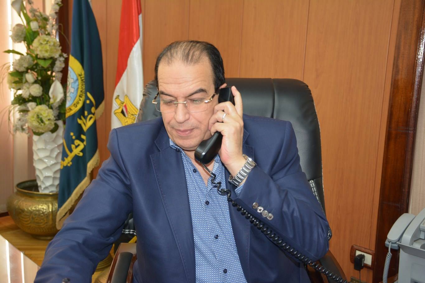 محافظ الدقهلية يتواصل هاتفيا مع أوائل الثانوية الأزهرية