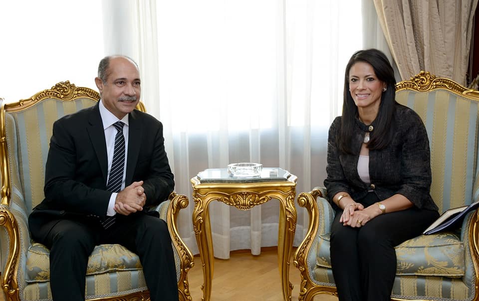 وزير الطيران يبحث سبل التعاون مع وزيرة السياحة