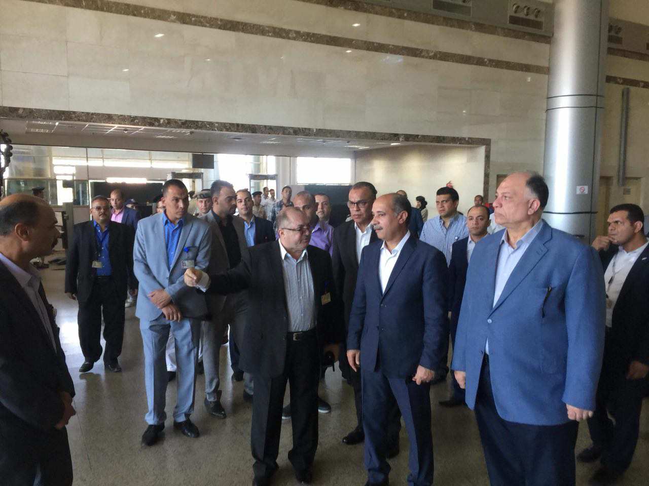 وزير الطيران يتفقد مطار سوهاج الدولى