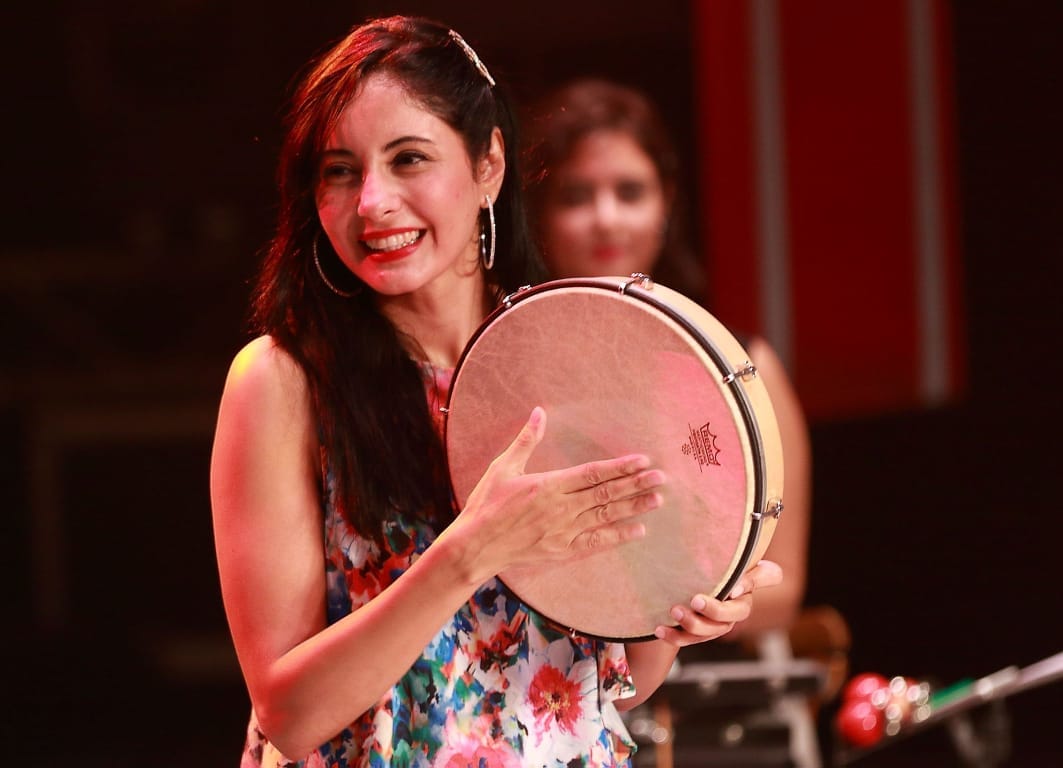 نسمة عبد العزيز تتألق علي المسرح الروماني بالاسكندرية