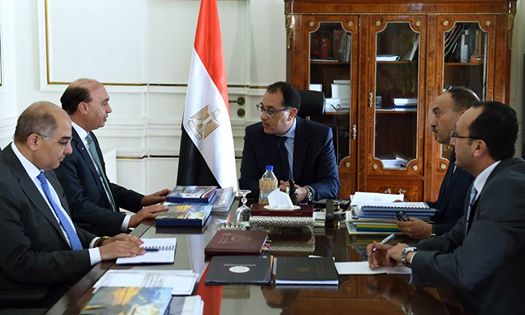 رئيس الوزراء يتابع مشروعات المنطقة الاقتصادية لقناة السويس مع الفريق مميش