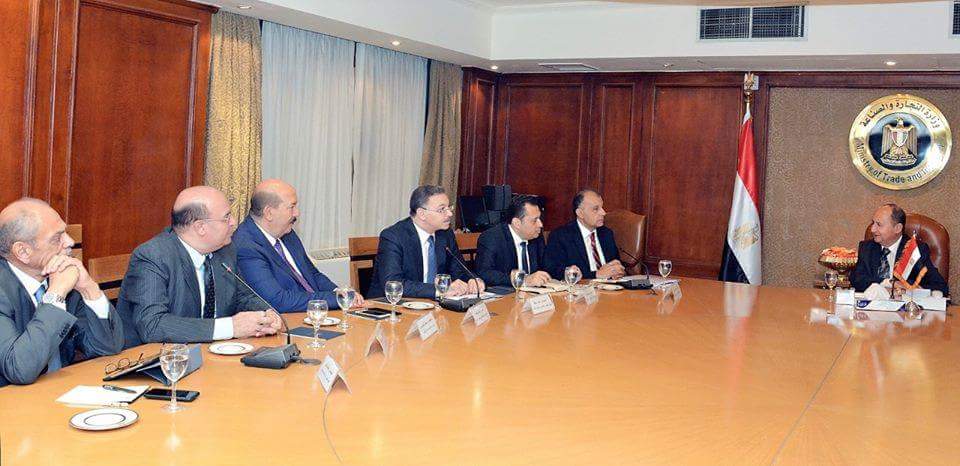 وزير التجارة يبحث تنمية وتطوير قطاع مواد البناء والصناعات المعدنية