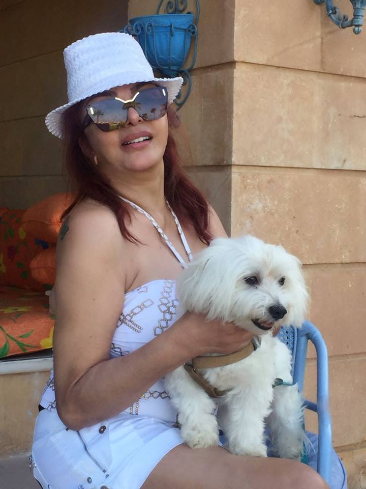 نبيلة عبيد تستمتع بأجازه سعيدة بالساحل الشمالى