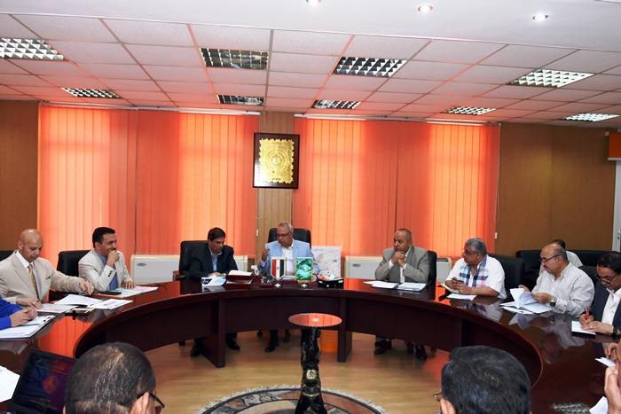 محافظ الشرقية يؤكد على سرعة الإنتهاء من تنفيذ المشروعات في قطاعات الإسكان و التعليم و الصحة