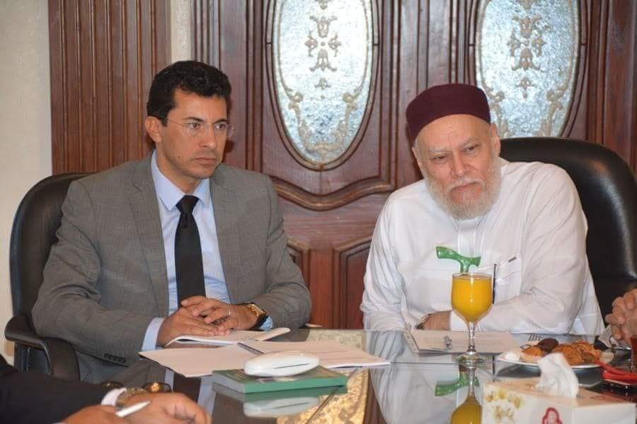 وزير الشباب والرياضة يبحث نتائج حملة ”قيم وحياة” مع د.على جمعة