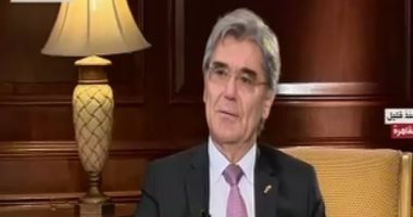 رئيس سيمنز يعرب عن شعوره بالأنبهار من أداء القيادة المصرية