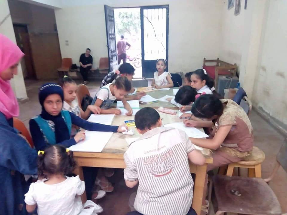 قصر ثقافة طهطا يقيم ورش متنوعة للفنون التشكيلية