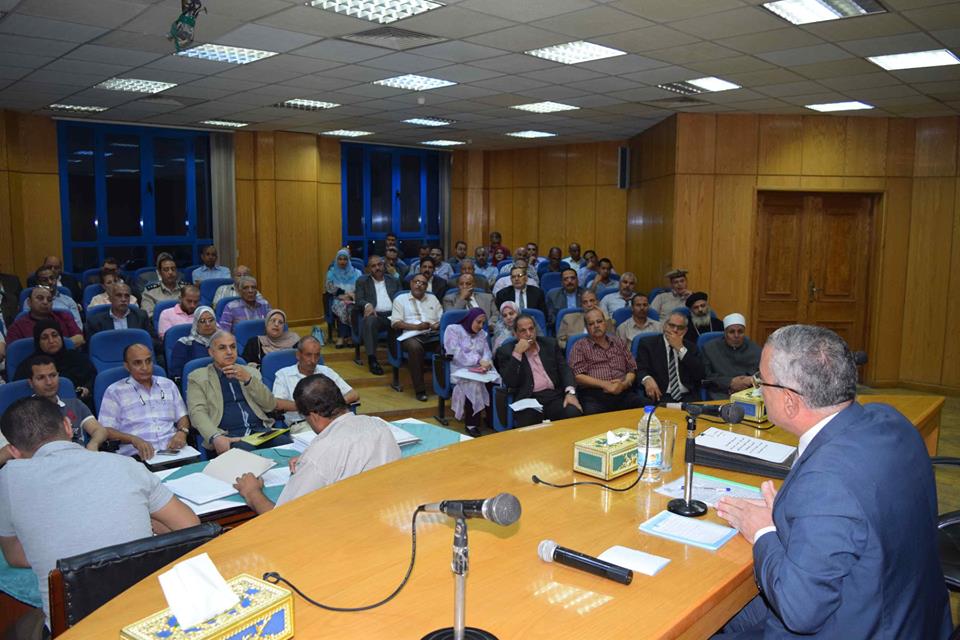 محافظ المنيا يطالب رؤساء المراكز والمدن بالتصدي للشائعات