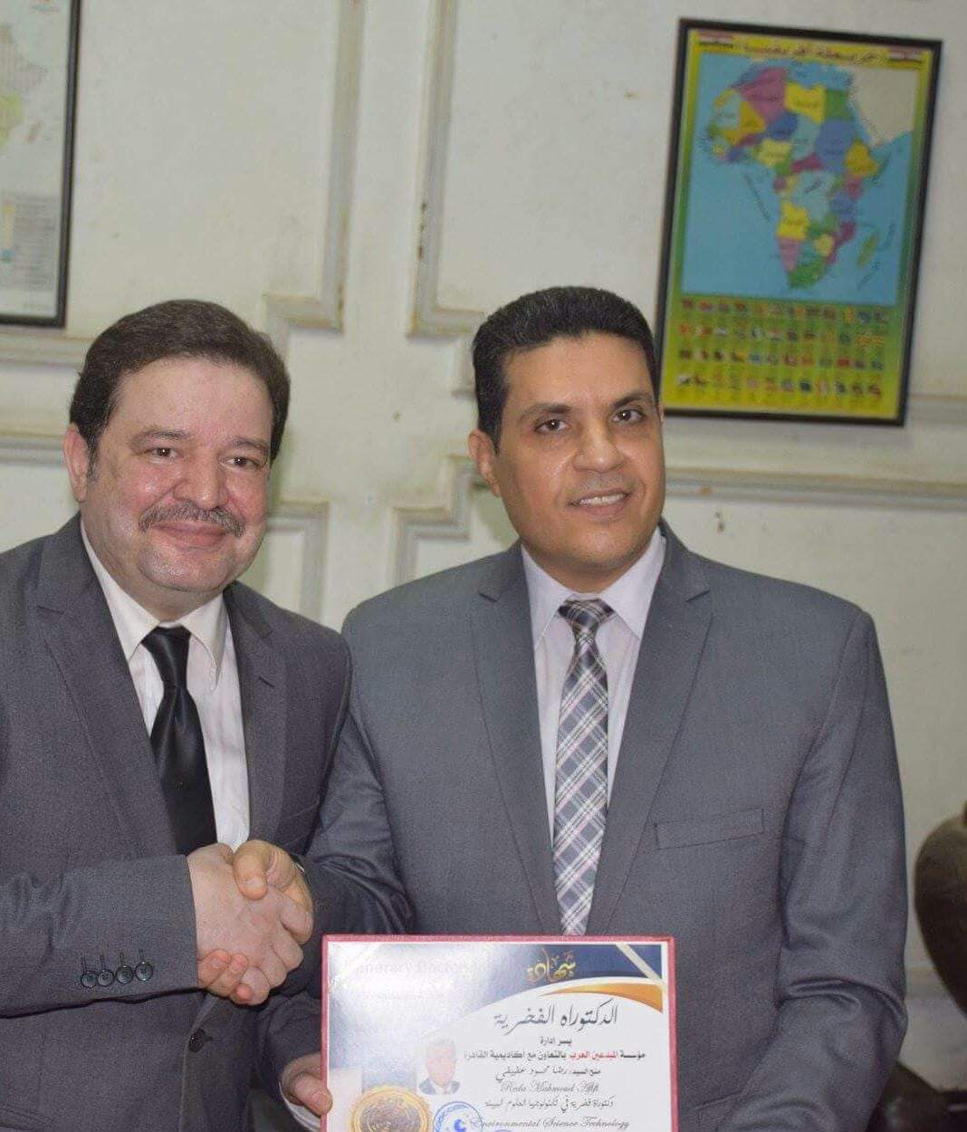 أكاديمية القاهرة تمنح المخترع رضا عفيفي الدكتوراة الفخرية في تكنولوجيا العلوم البيئية