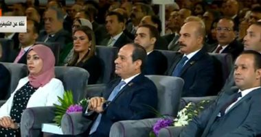 الشباب يستعرضون مراحل تطور المؤتمرات الدورية أمام السيسي