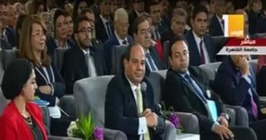 السيسى يؤكد عدم تقاضي الحكومة أى أموال من المشروعات المقامة حاليا