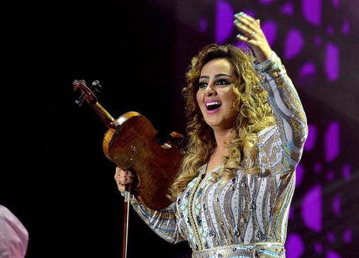 المغربية زينة الداودية تطالب جمهورها بانتظار أولى أغنياتها المصرية قريبًا