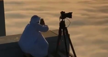 ولى عهد دبى يحلق أعلى ناطحات السحاب  ليستعرض مهارته فى التصوير