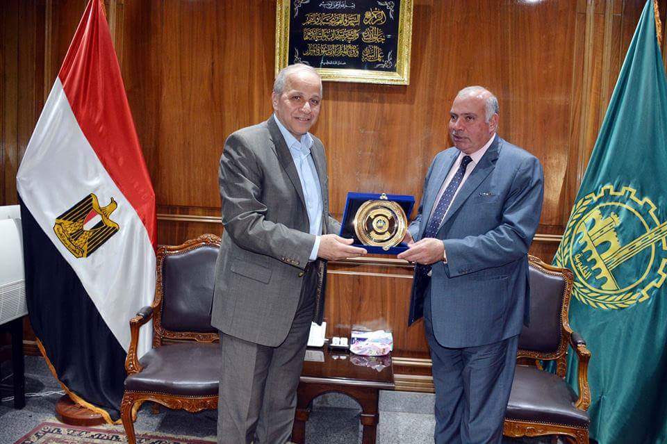 محافظ القليوبية يكرم مدير أمن القليوبية السابق