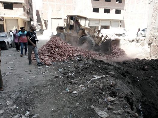 إيقاف حالة بناء غير صادر لها تراخيص وردم اعمال الحفر