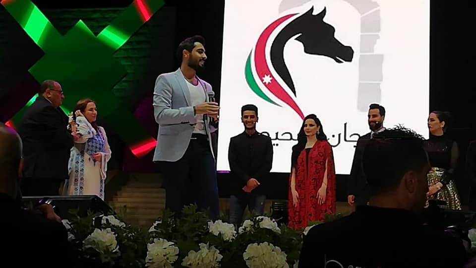 إياد يفتتح مهرجان الفحيص بالأردن ويشعل الأجواء بأغنية موطني