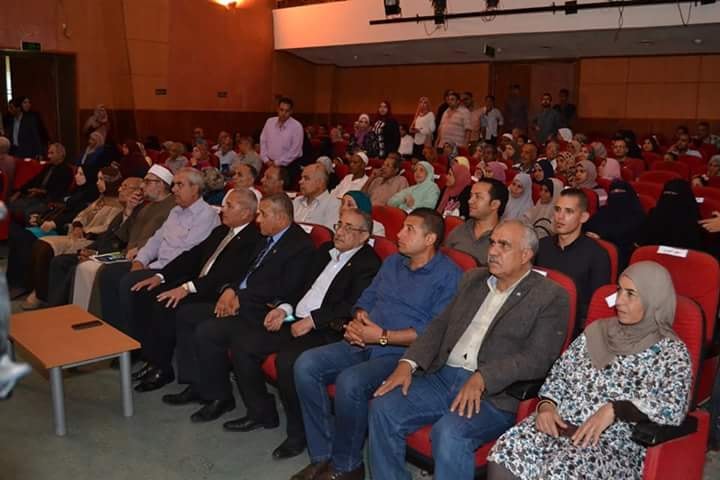 حامد والقيادات التنفيذية في وداع حجاج بيت الله الحرام للجمعيات بمسرح قصر ثقافة السويس
