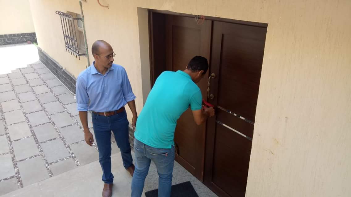 رئيس الجهاز: مواصلة غلق الوحدات المخالفة ورفع العدادات وإزالة المخالفات بالقاهرة الجديدة