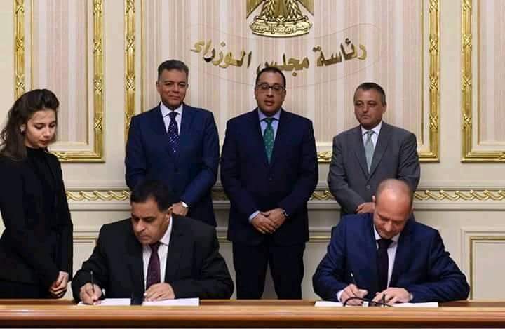 رئيس الوزراء يشهد توقيع عقد توريد وصيانة الماكينة الحديثة لقياس الحالة الهندسية للسكك الحديدية