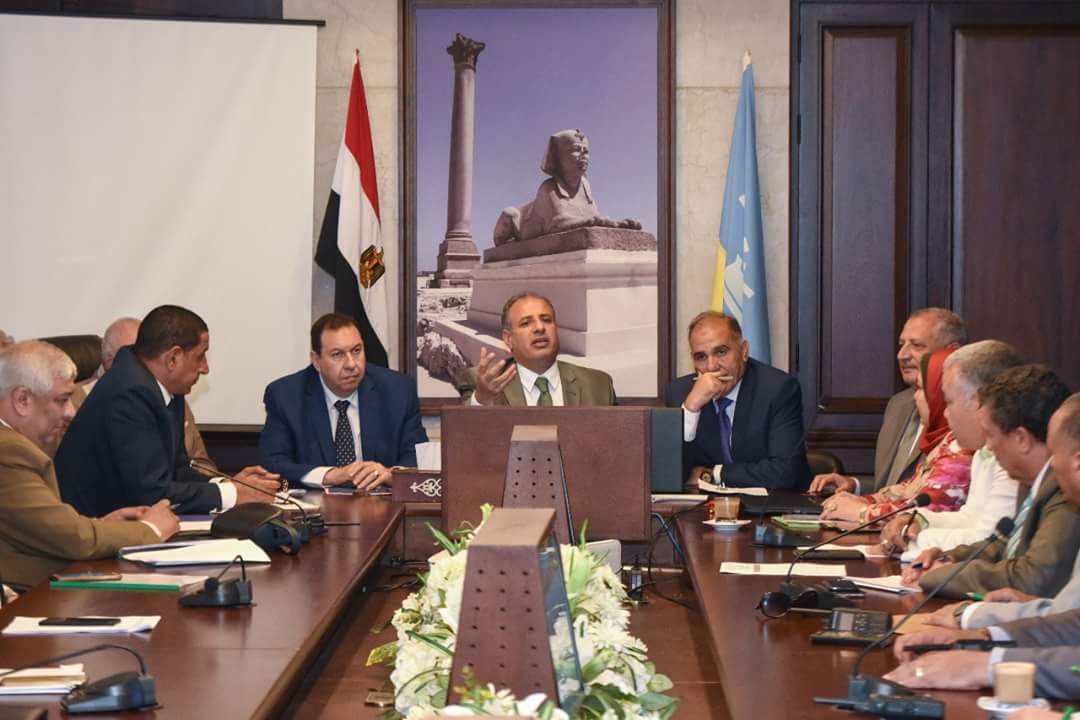 محافظ الإسكندرية يكلف مديري الإدارات التعليمية بالمرور علي المدارس ووضع خطة فورية للبدء في أعمال صيانة