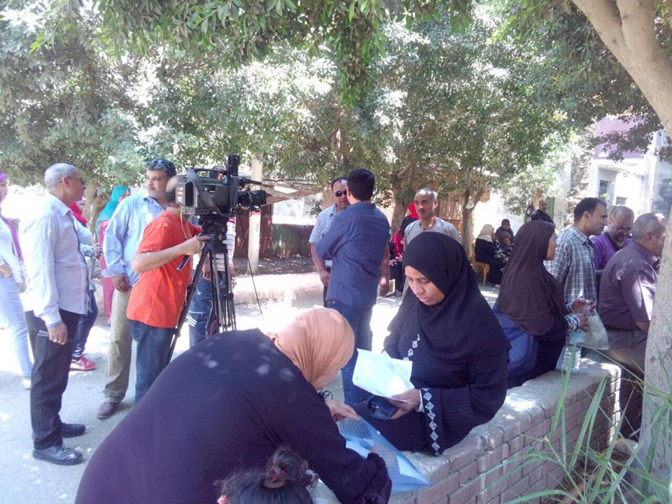 مركز شباب الوفاء بالجيزة يستقبل المواطنين لتسجيل المواليد الجدد على البطاقات