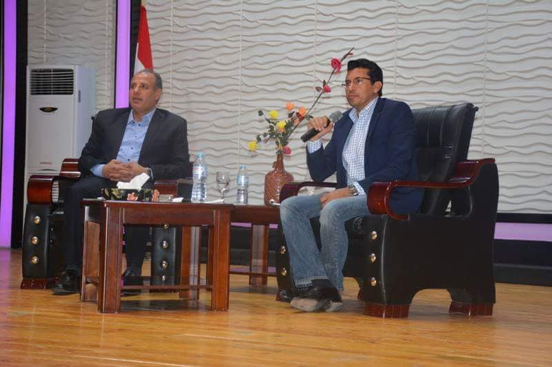 وزير الشباب والرياضة ومحافظ الاسكندرية يلتقيان ب 500 شاب وفتاة من اللجان الشبابية