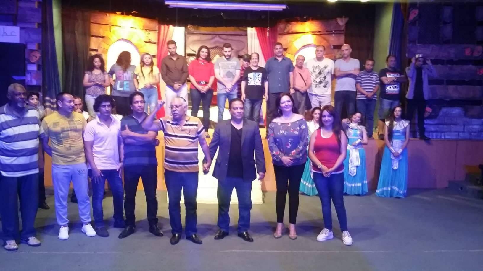 عادل عبده يشاهد العرض الفانتازى ” ودنك منين يا جحا ” بالاسكندرية