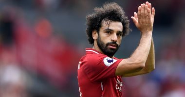 محمد صلاح يتعرض لعقوبة لاستخدام المحمول أثناء القيادة