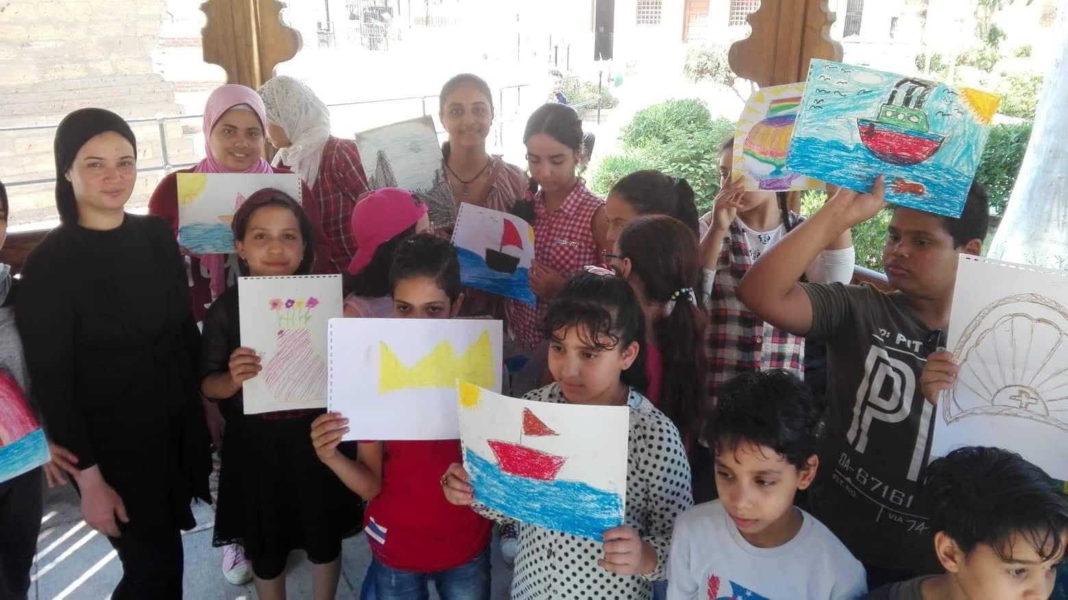 اتوبيس الفن الجميل يزور مجمع الأديان