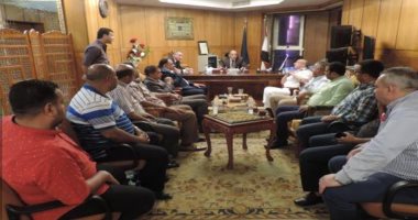 وزارة الداخلية تبحث تخفيض أسعار السلع الغذائية مع التجار