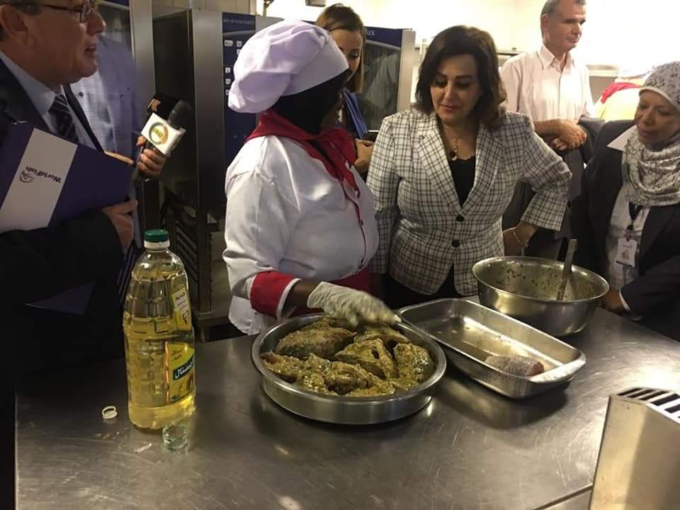 نائب وزير الزراعة ومحافظ أسوان يتفقدان مشروعات القيمة المضافة للثروة السمكية