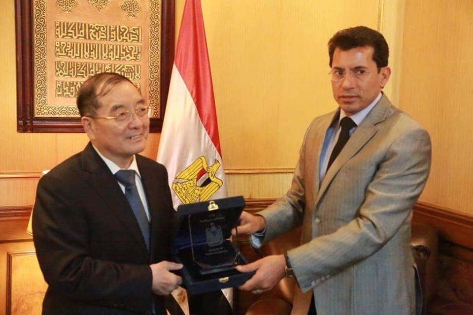 وزير الرياضة يلتقى سفير الصين بالقاهرة