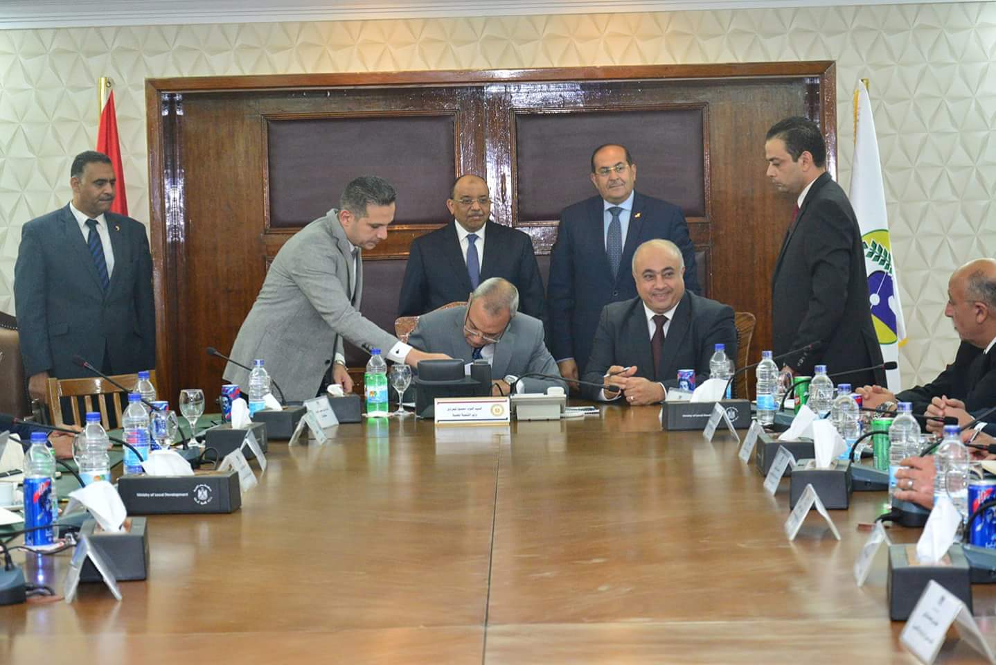 توقيع اتفاقيات شراكة بين محافظتي قنا وسوهاج ووزارة التنمية المحلية