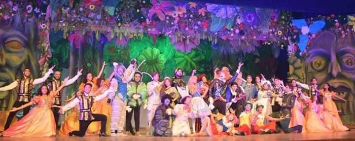 إقبالا جماهيريا على العرض المسرحي ”أليس في بلاد العجائب” بمسرح البالون