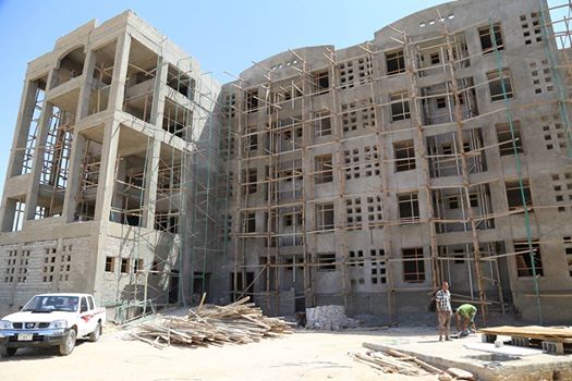 الهجان يجري جولة تفقدية بمدينة قنا الجديدة