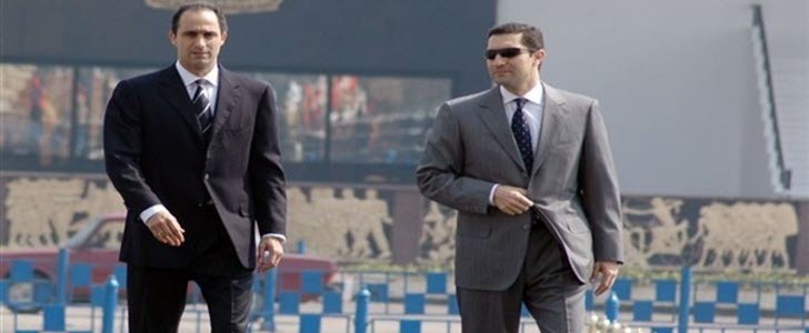 علاء مبارك يطمئن متابعيه على صحة الرئيس الأسبق، وتعليق طريف عن جمال مبارك