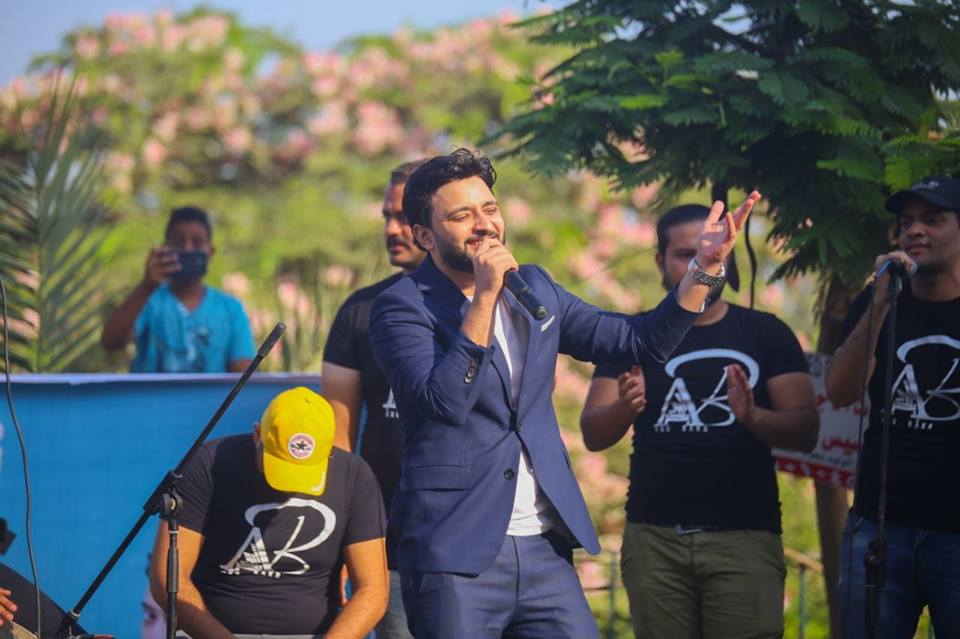 أبو بكر” يتألق في أولى حفلات العيد بشيراتون