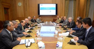 وزير الإنتاج الحربي يناقش تطوير منطقة أبو زنيمة الصناعية