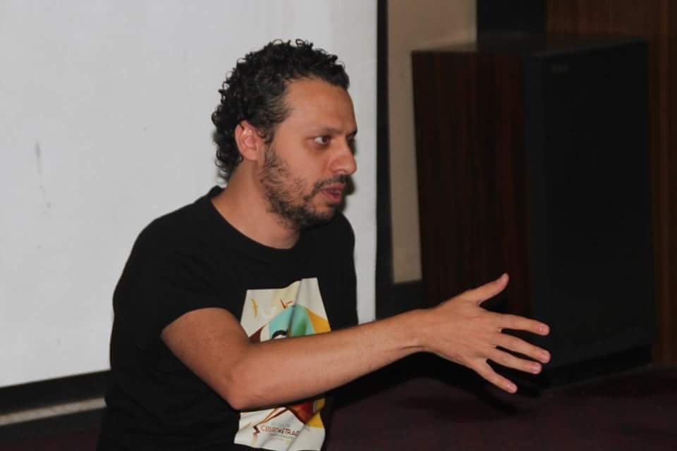 الناقد ” أحمد شوقي ” يدير ندوة  بمركز الثقافي السينمائي