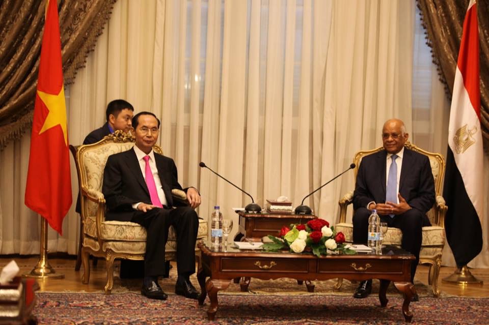 رئيس فيتنام يعرب عن سعادته بلقائه مع الرئيس السيسى