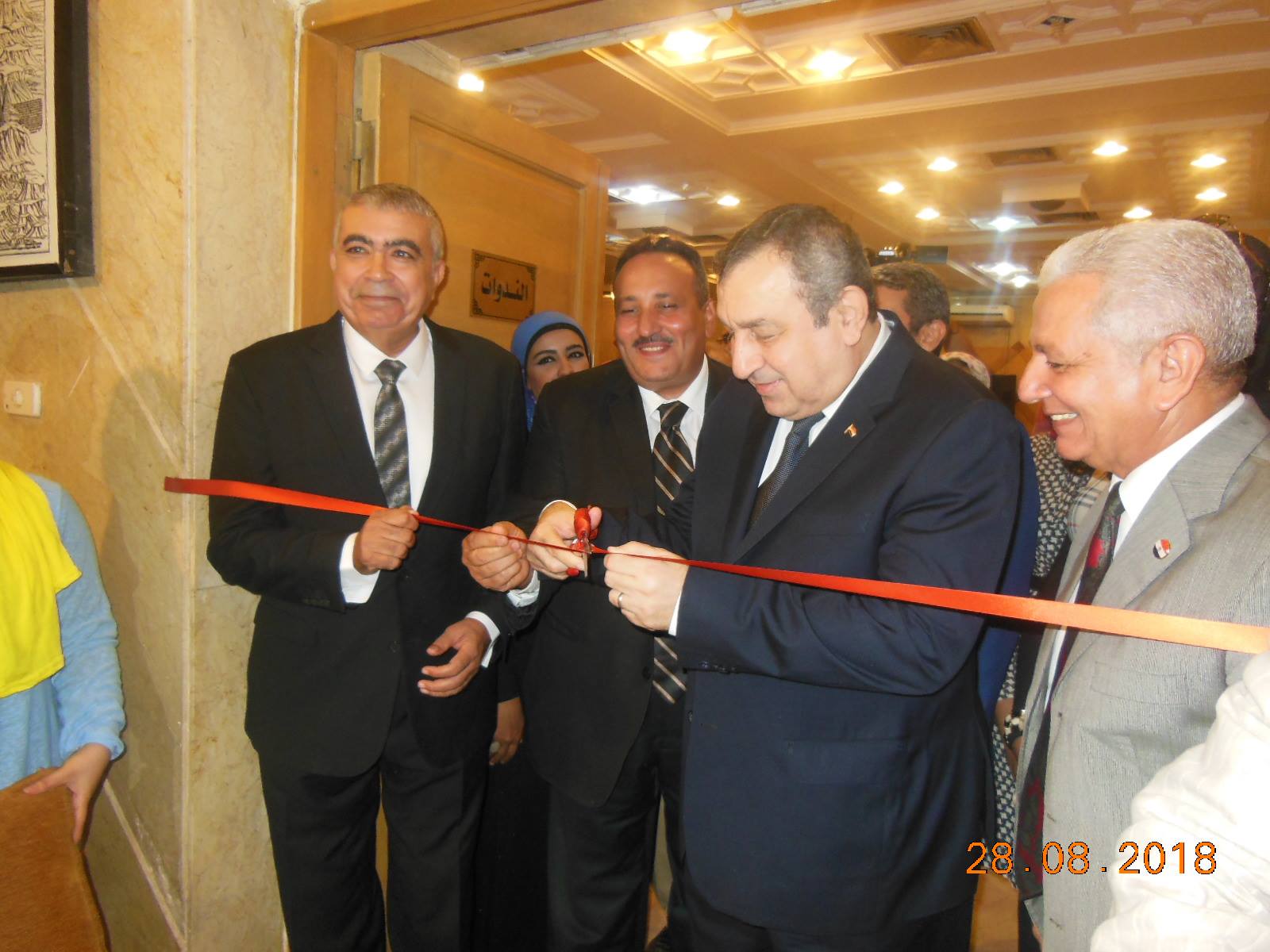 بحث دور الاعلام العربى في مواجهة الشائعات بمكتبـة القاهرة الكبري